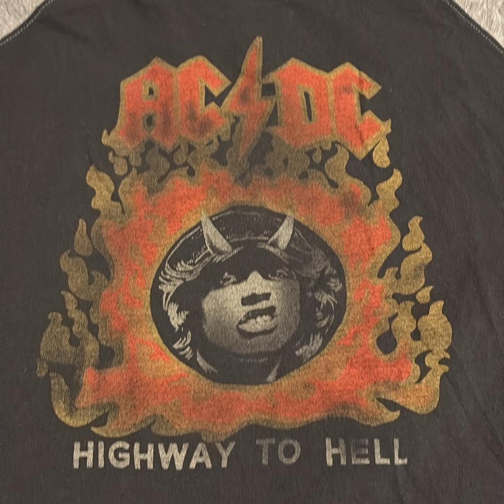 Men’s AC/DC 3/4 sleeve concert tee size xl